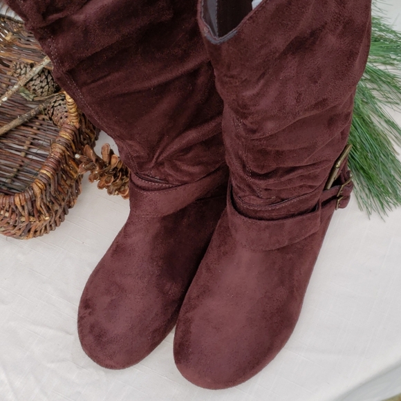 Journee Brown Boots - Picture 2 of 4
